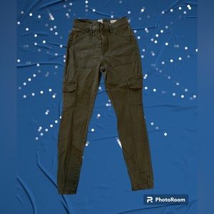 👖Gap Women’s High Rise Slim Cargo Universal Leggings Size 6